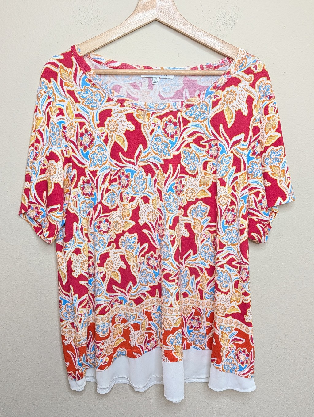 Rose + Olive Red Multi Floral Paisley Top With Contrast Hem 2x